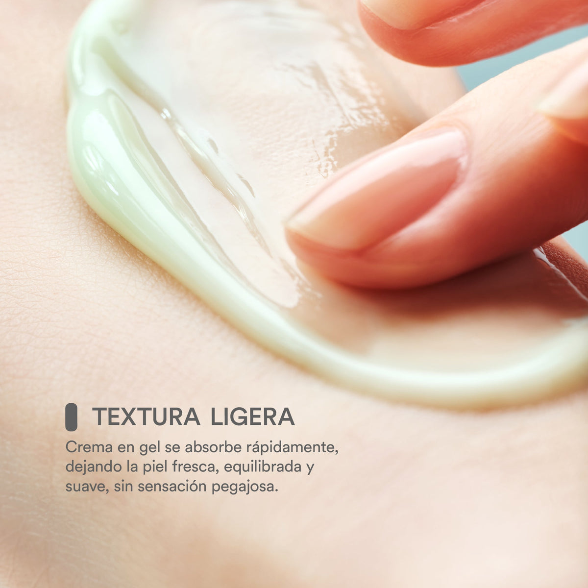 Tocobo Cica Calming Gel Cream 75 ml — textura leve em aplicação oficial