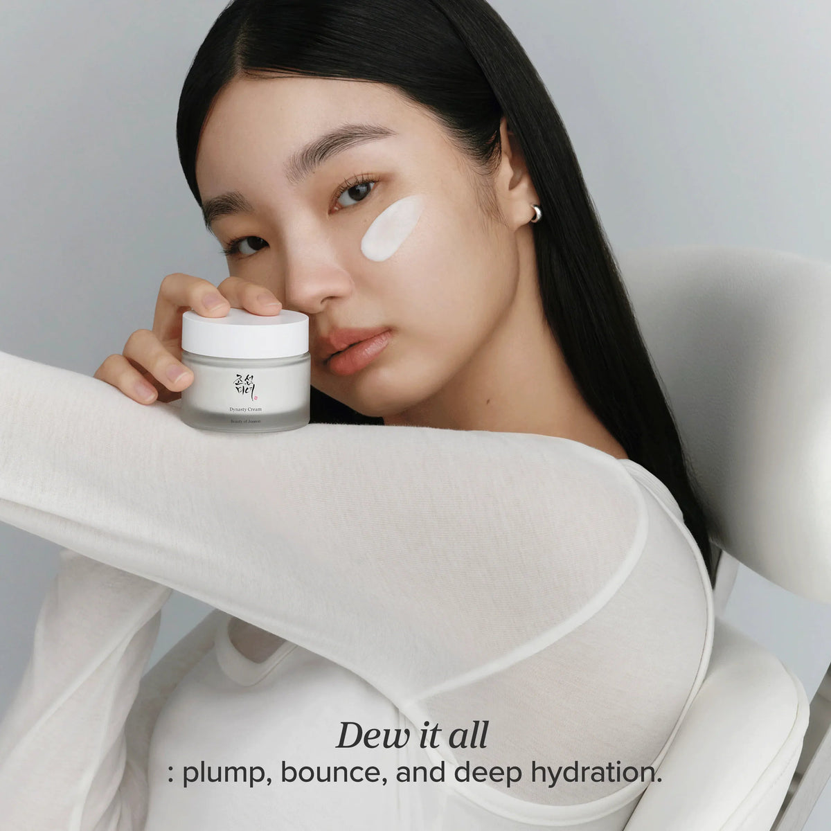 Beauty of Joseon Dynasty Cream 50 ml em cena de uso no rosto