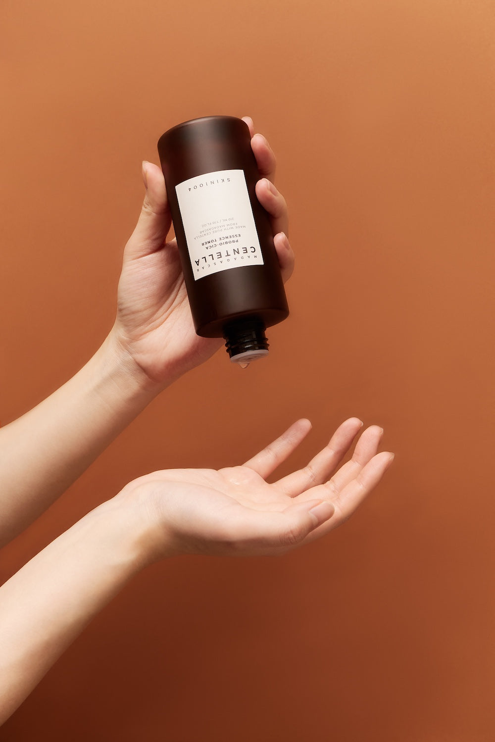SKIN1004 Madagascar Centella Probio-Cica Essence Toner — Tônico-Essência Facial 210 ml
