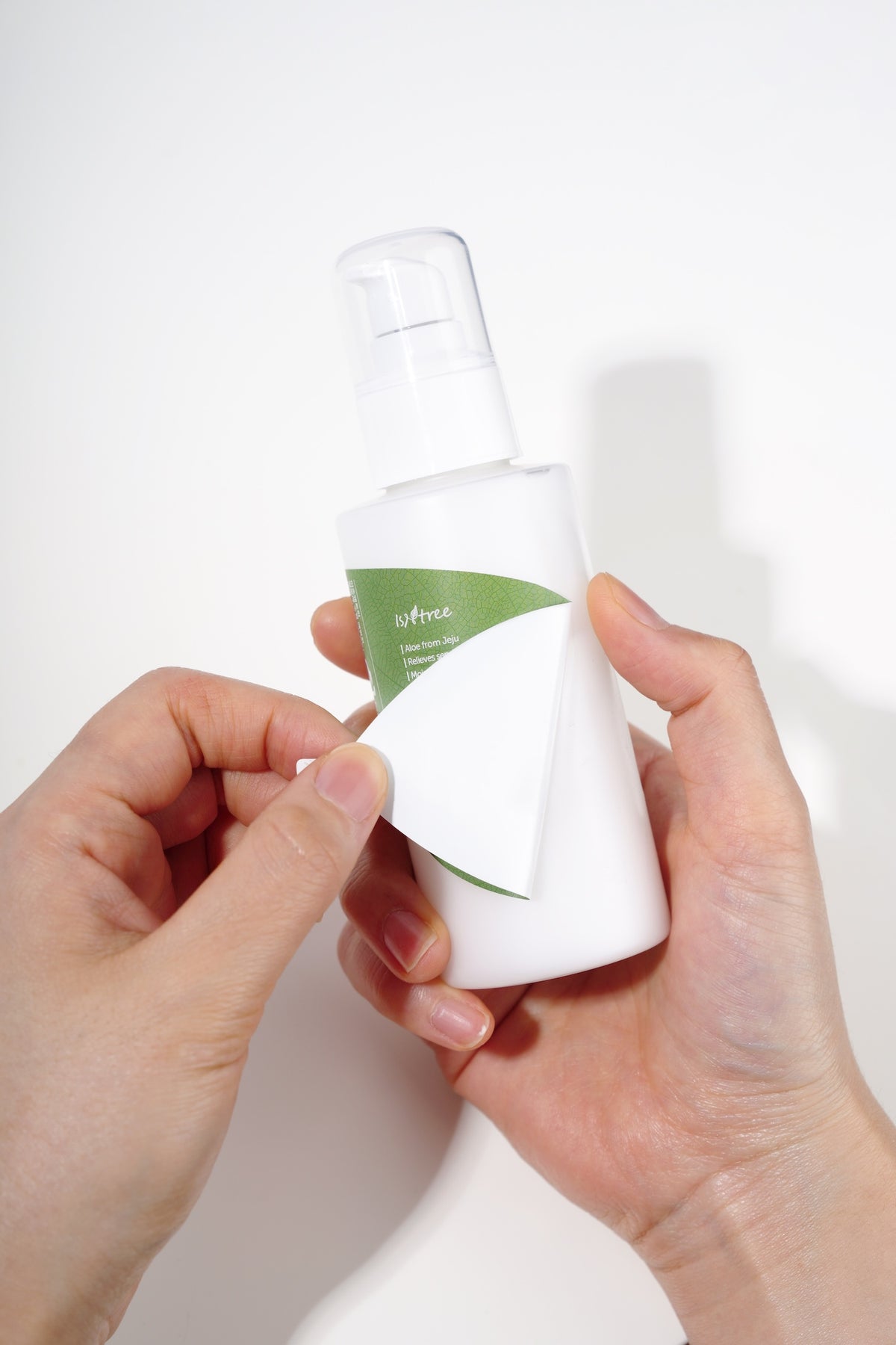 Isntree Aloe Soothing Emulsion — Loção Facial 120 ml