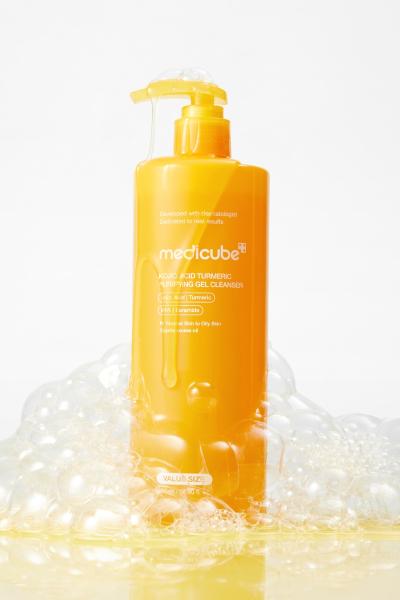 Medicube Kojic Acid Turmeric — Gel de limpeza espumante 500 ml
