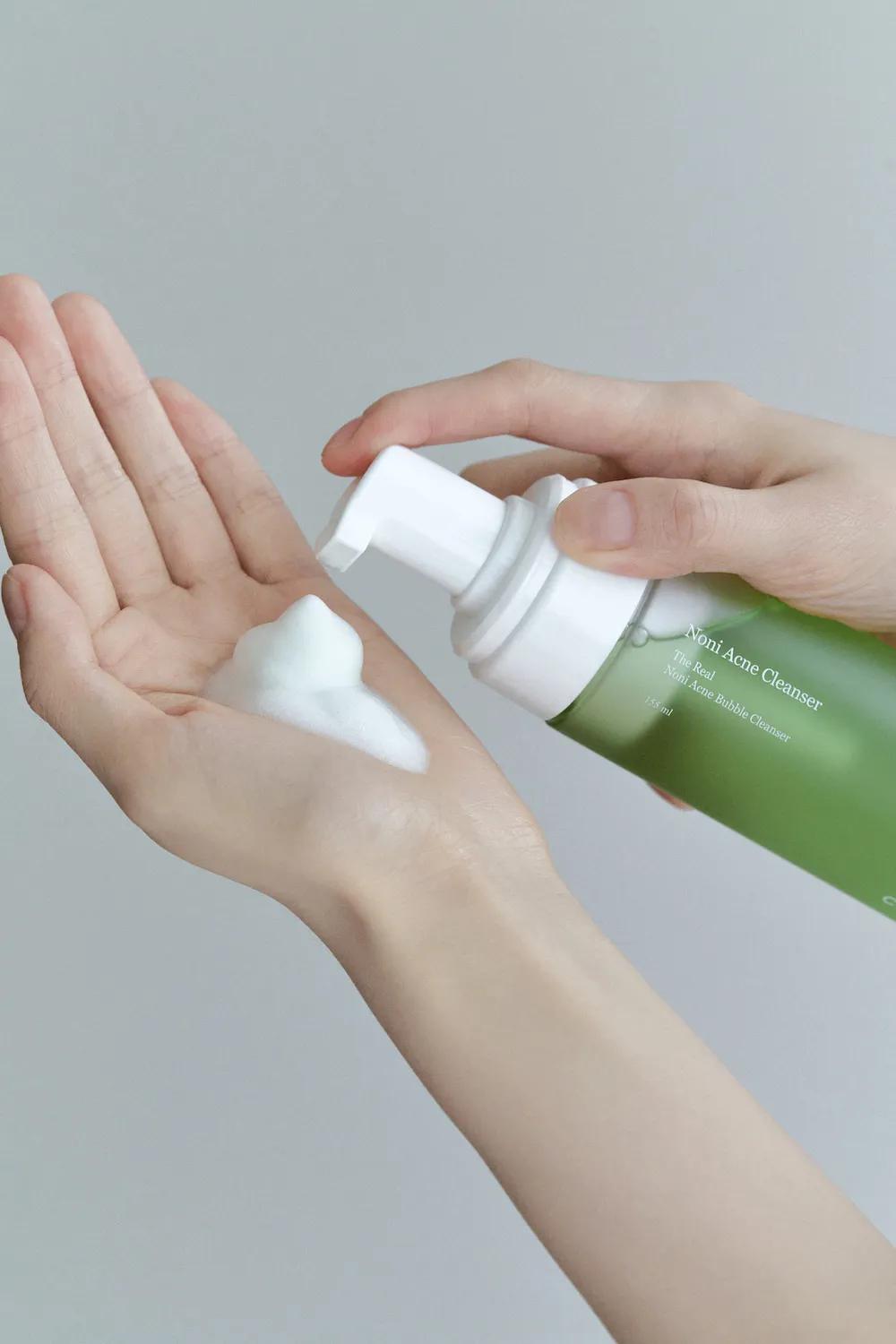 Celimax The Real Noni Acne Bubble Cleanser — Espuma de Limpeza 155 ml